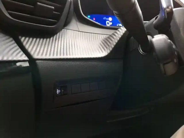 Peugeot 208 hybrid 100 e-dcs6 — photo 19