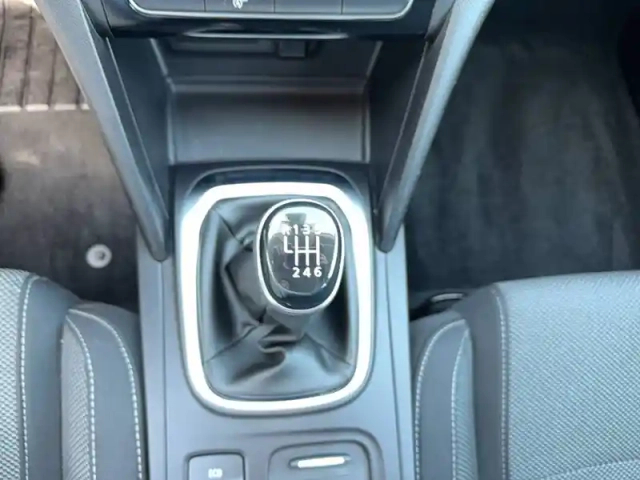 Renault Megane iv berline blue dci 115 — photo 13
