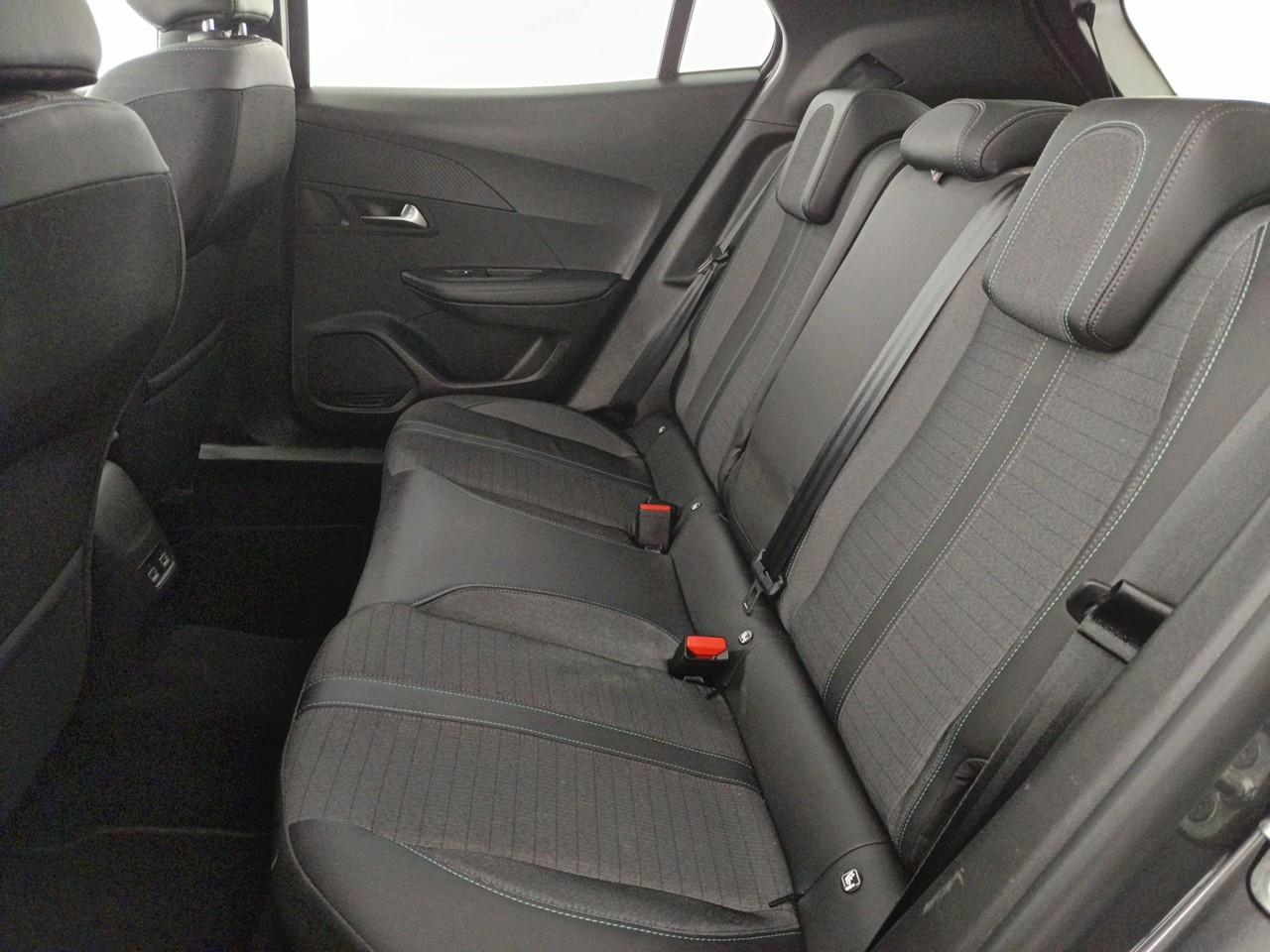 Peugeot 2008 puretech 130 s&s eat8 allure pack — photo 10