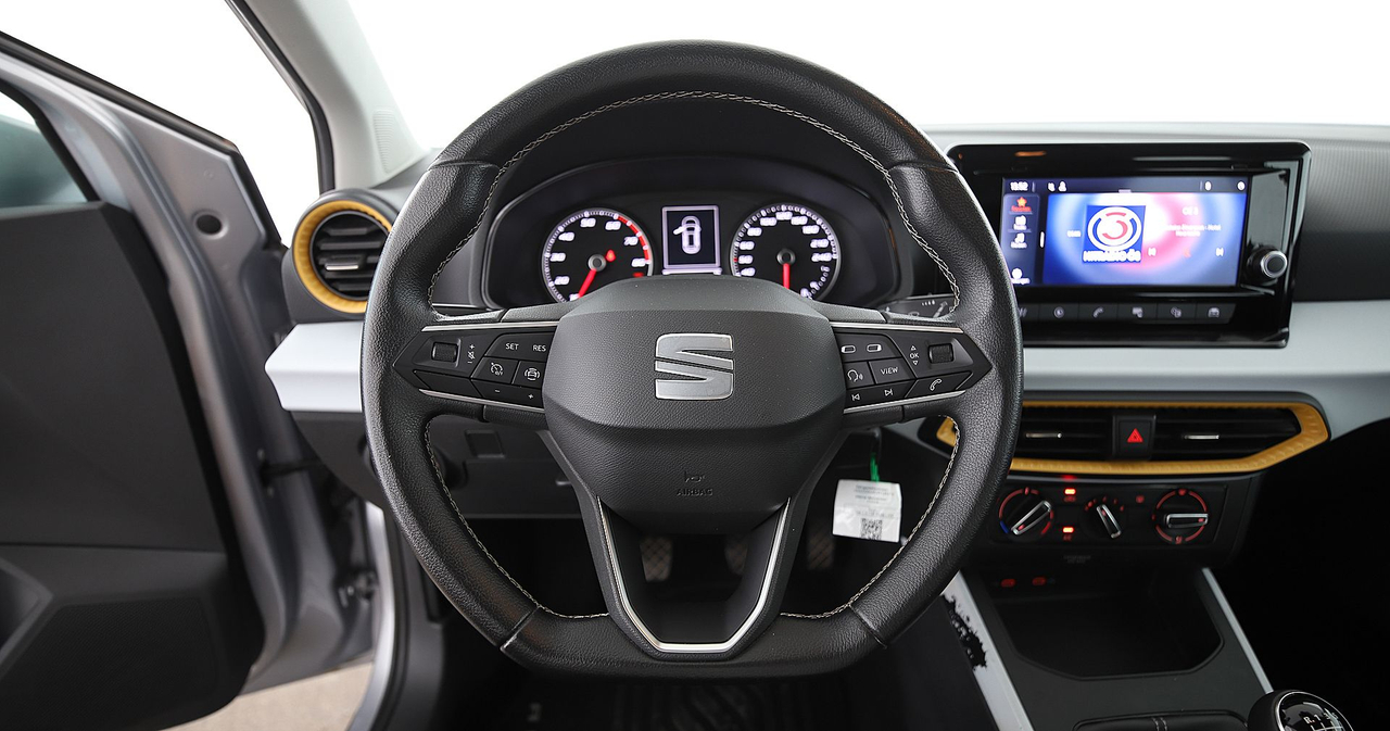 Seat Arona — photo 27