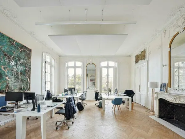 Bureau 680 m²