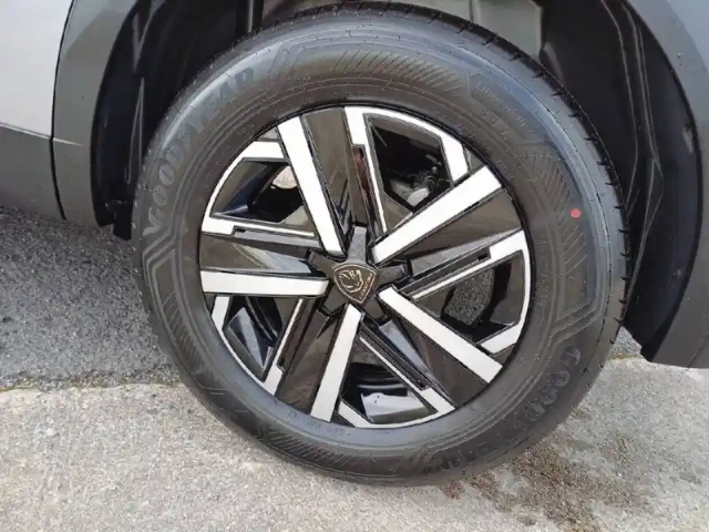 Peugeot 2008 hybrid 145 e-dcs6 — photo 13