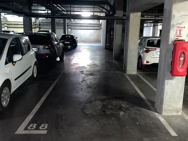 Place de parking à louer - Parking souterrain sécurisé
