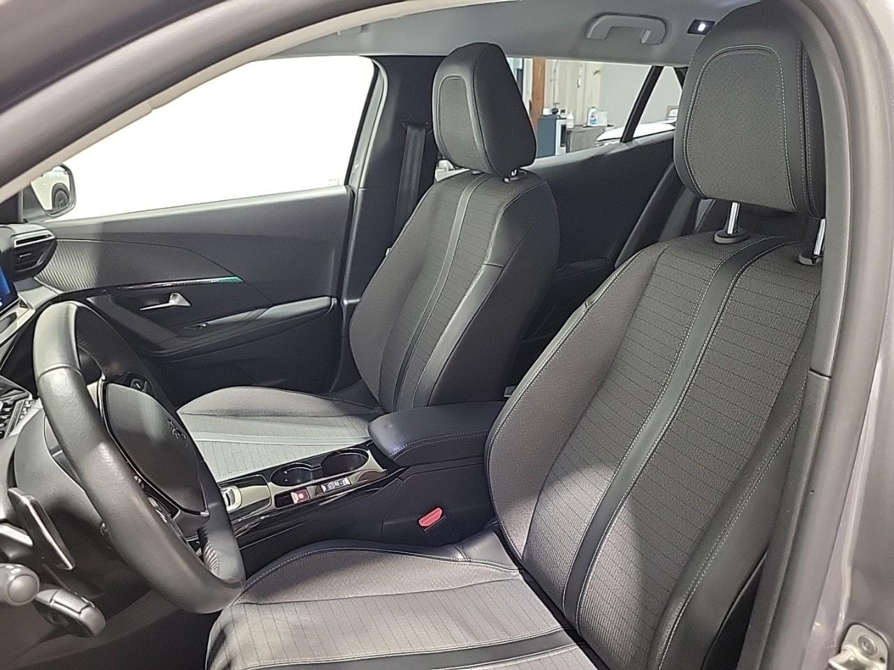 Peugeot 2008 bluehdi 130 s&s eat8 allure business — photo 10