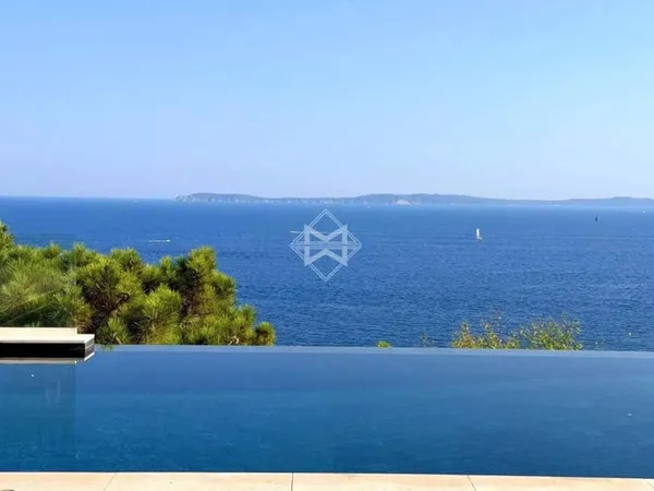 Rayol-Canadel-sur-Mer - Vue mer panoramique pour cette villa clés en main