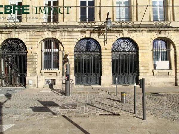 Local commercial 630 m²