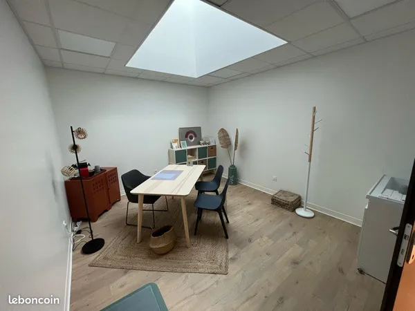 Bureau partagé dans un local paramédical