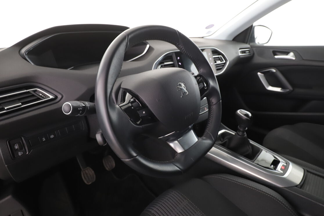 Peugeot 308 1.2 PureTech Allure — photo 10