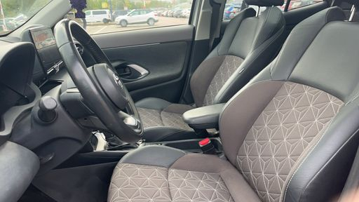 Toyota Yaris Cross 1.5 HSD 116 Hybrid 4WD E-CVT 92 - Collection – 2022 – 89403 km – Hybride essence – Boîte Robotisée — photo 17