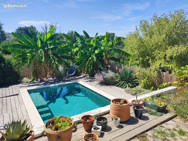 Maison de plain-pied avec piscine, sans vis-à-vis 138,5 m² habitables — Terrain 720 m² — Garage 20 m