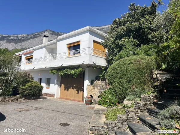 Propriété 10 pièces 230 m²