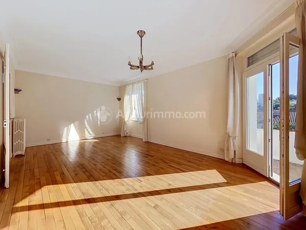 ROYAT - Spacieux appartement de 165 m² - 4 grandes chambres - Terrasse de 27 m² - 2 parkings