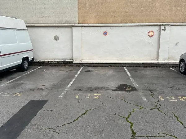 Place Parking sécurisée