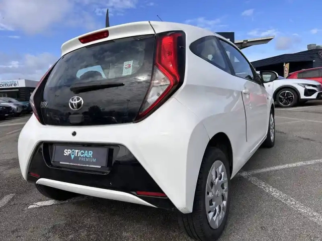 Toyota Aygo 1.0 vvt-i — photo 2