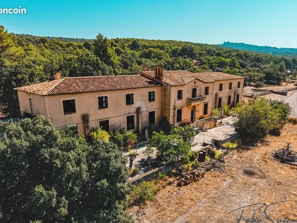 Immeuble 37 pièces 1700 m²