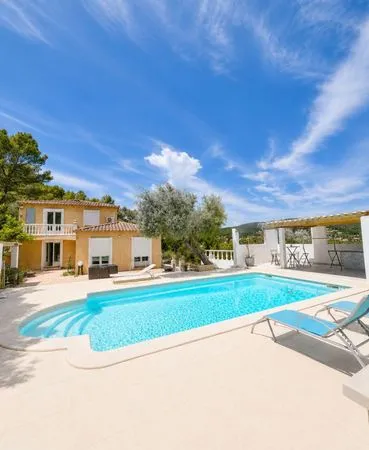 Magnifique villa avec piscine en impasse sans vis a vis avec appartement indépendant