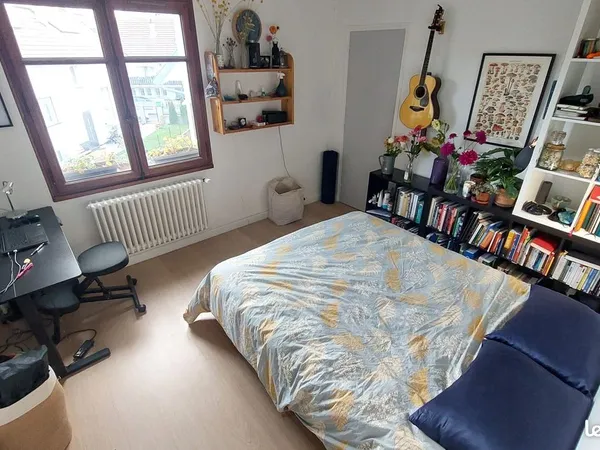 Chambre en colocation dans maison de ville