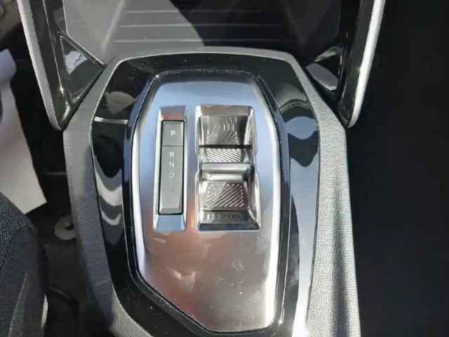 Peugeot 2008 hybrid 110 e-dcs6 — photo 14