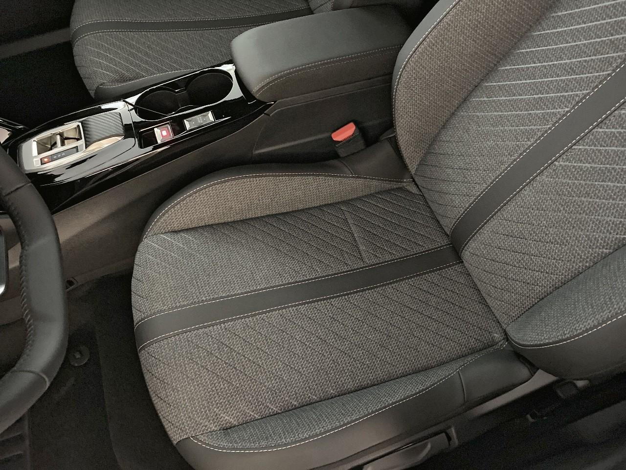 Peugeot 2008 hybrid 145 ch e-dcs6 allure — photo 9