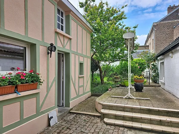 Maison 11 pièces 247 m²