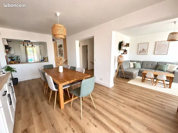Maison 6 pièces -113m2 avec garage à Sainte Candie