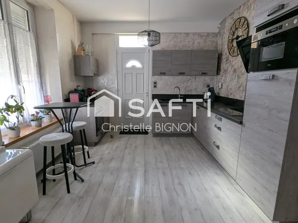 MAISON AVEC DEPENDANCE AMENAGEE : A DECOUVRIR !