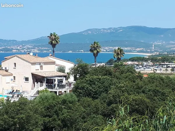 Pavillon mitoyen en multipropriété, à Terra-Bella I, résidence avec piscine