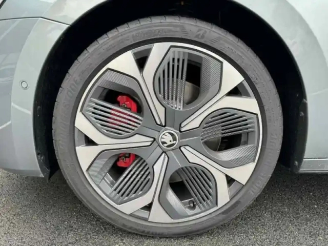 Skoda Octavia combi 2.0 tfsi 265ch rs dsg7 — photo 9