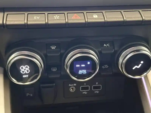 Renault Clio e-tech 140 - 21n — photo 11