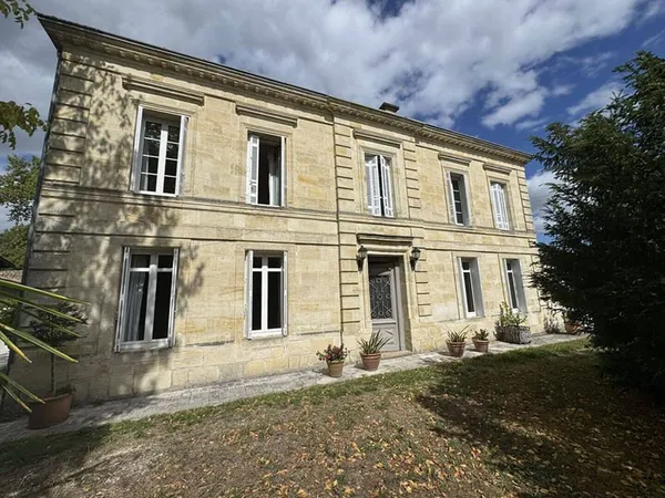 Maison 10 pièces 320 m²