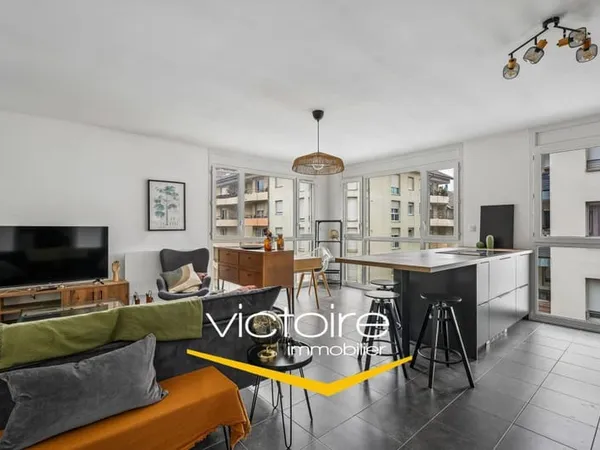 T3 MEUBLÉ - 61,25 m² - VILLEURBANNE / MONTCHAT - BALCON ET GARAGE