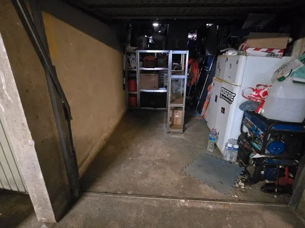 Loue garage partagé pour moto scooter ou stockages