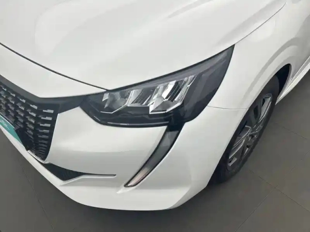 Peugeot 208 puretech 75 s&amp;s bvm5 — photo 16
