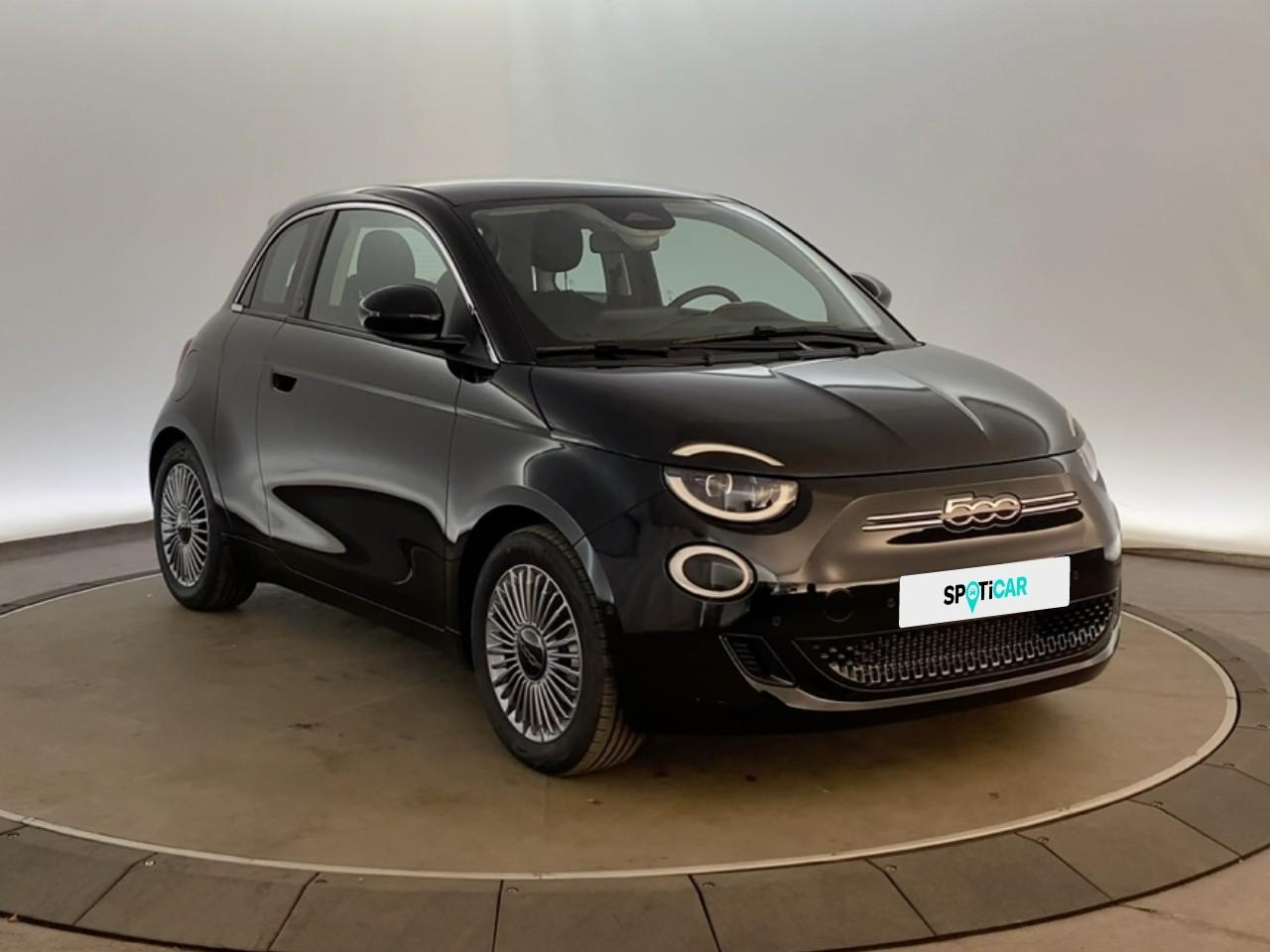 Fiat 500 3+1 e 118 ch red — photo 3