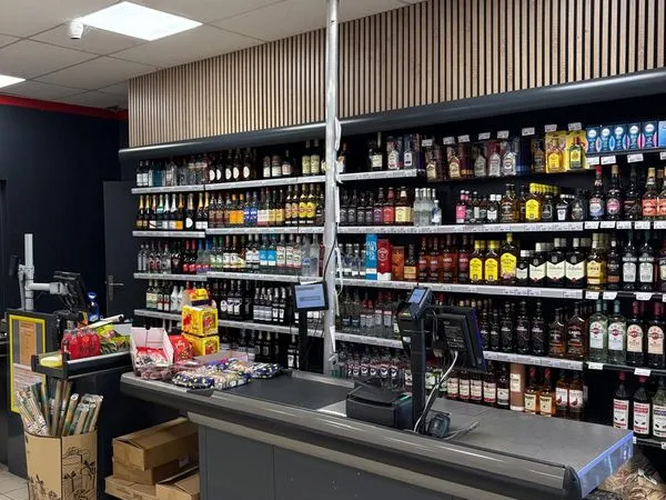 Murs commerciaux occupés - Épicerie de proximité - 570 m² env