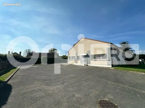 Local commercial 220 m²