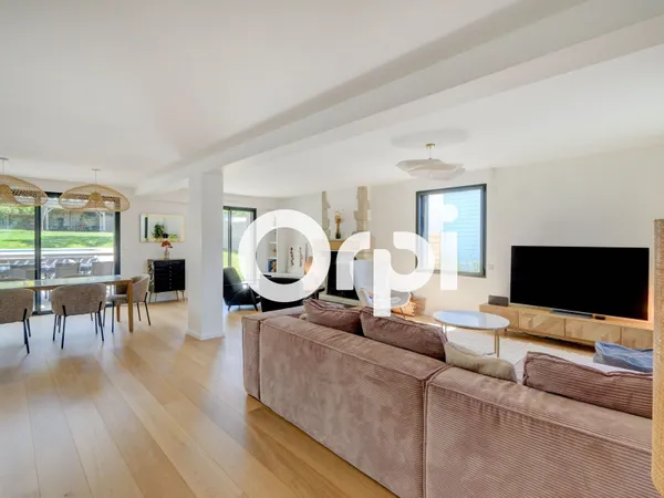 Maison 5 pièces 196 m²