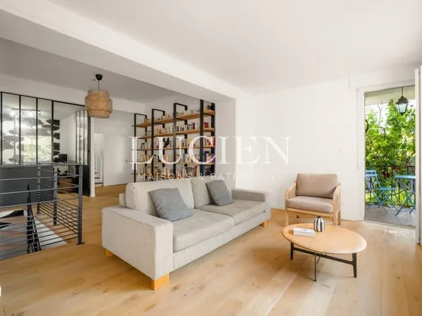 Grande maison avec jardin et dépendances