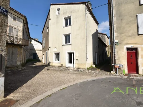 Maison de ville centre Montbron