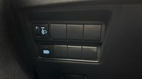 Toyota Yaris 116h Première 5p — photo 27
