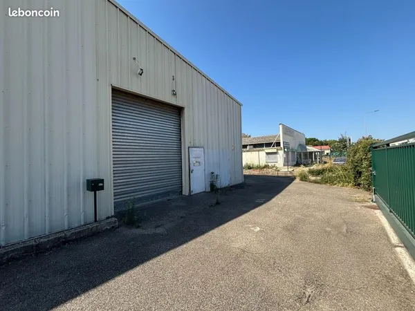 Local industriel 150 m²