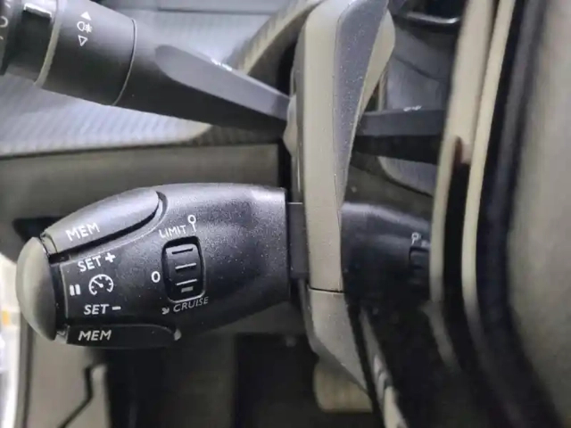 Peugeot 2008 electrique 54 kwh 156 ch — photo 3