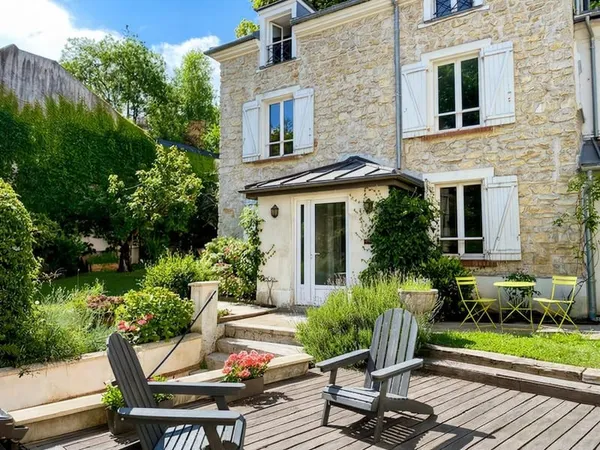 Maison 8 pièces 226 m²