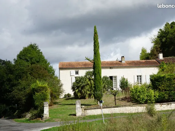 Maison charentaise entre Saintes et Cognac