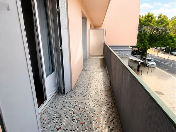 Saint-Chamond (42400) - Hyper centre T3 de 67 m² très lumineux + Cave ​Prix de vente : 73 000