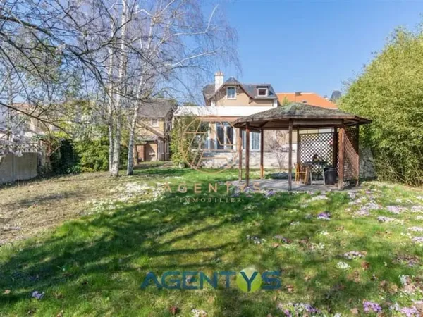 Maison 10 pièces 205 m²