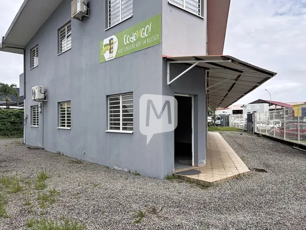 Local commercial 1 pièce 60 m²