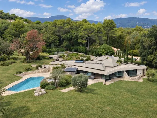 Villa 8 pièces 656 m²