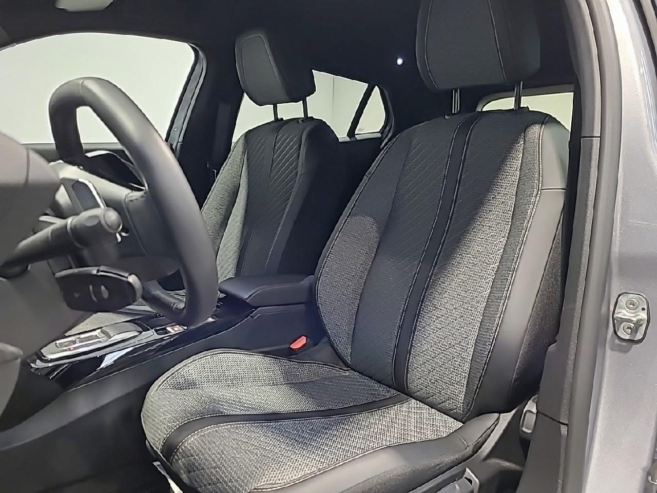 Peugeot 2008 hybrid 145 ch e-dcs6 allure — photo 10