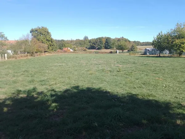 Terrain constructible de 3300 m²